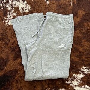 Nike sweatpants size medium